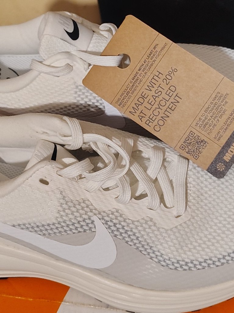 Women Nike Revolution 8